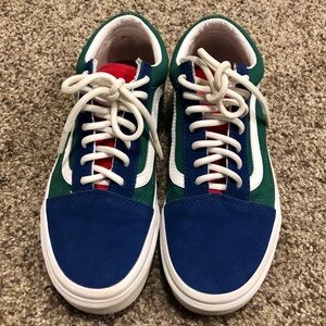 Yacht club vans
